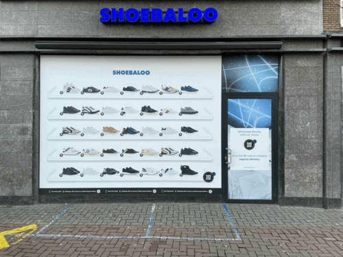 Shoebaloo introduceert 'lockdown-etalage' met QR codes