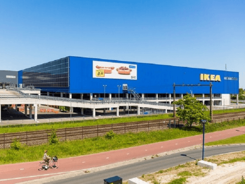 IKEA plaatst zonnepanelen op de winkelgevel